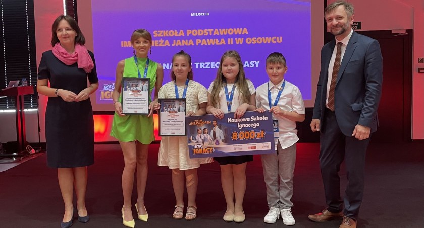 „Ananasy z trzeciej klasy” na Gali Finałowej programu edukacyjnego „Być jak Ignacy” [FOTO]