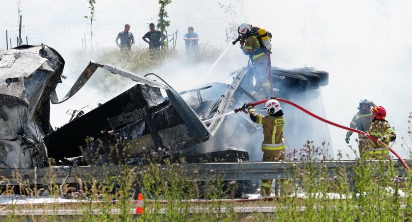 Na S8 palą się ciężarówki. Droga zablokowana - AKTUALIZACJA [VIDEO+FOTO]