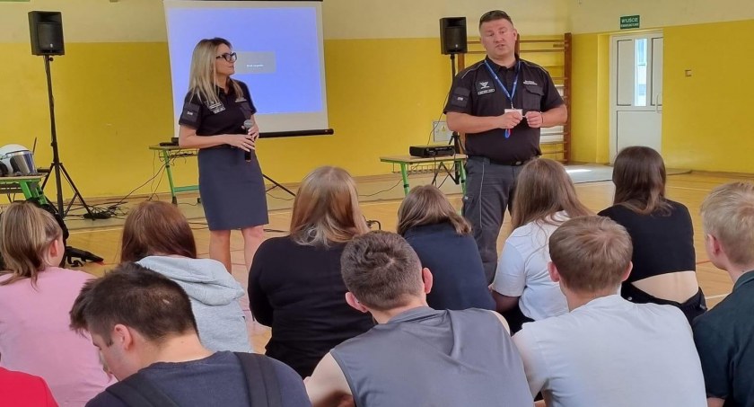 Uczniowie lokalnych szkół podstawowych i średnich uczestniczyli w zajęciach zorganizowanych przez ZK w Czerwonym Borze