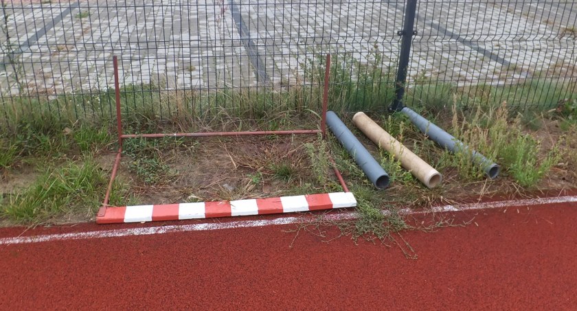 Co się dzieje z boiskiem w Rutkach-Kossakach? Wójt zaprasza na spotkanie