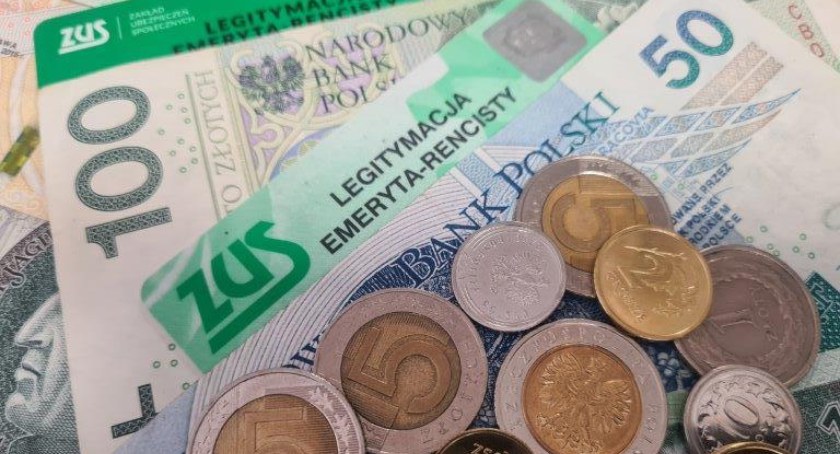Emerytura lub renta po śmierci - kiedy można ją zatrzymać?