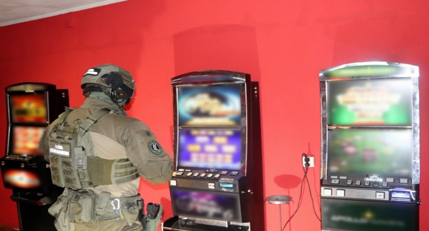Zlikwidowano nielegalne salony gier hazardowych w  Zambrowie i Łomży [FOTO]