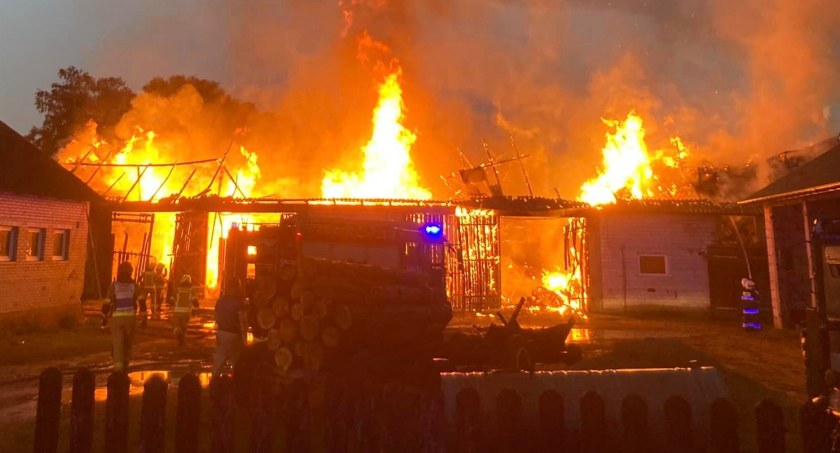 Pożar stodoły w gminie Szumowo [FOTO]