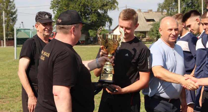 OSP Tabędz zwycięzcą IX Gminnego Turnieju Piłki Nożnej o Puchar Prezesa Zarządu Gminnego OSP i Mistrzostwo Gminy Zambrów [FOTO]