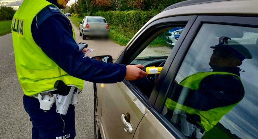 Policjanci od rana sprawdzają trzeźwość kierowców