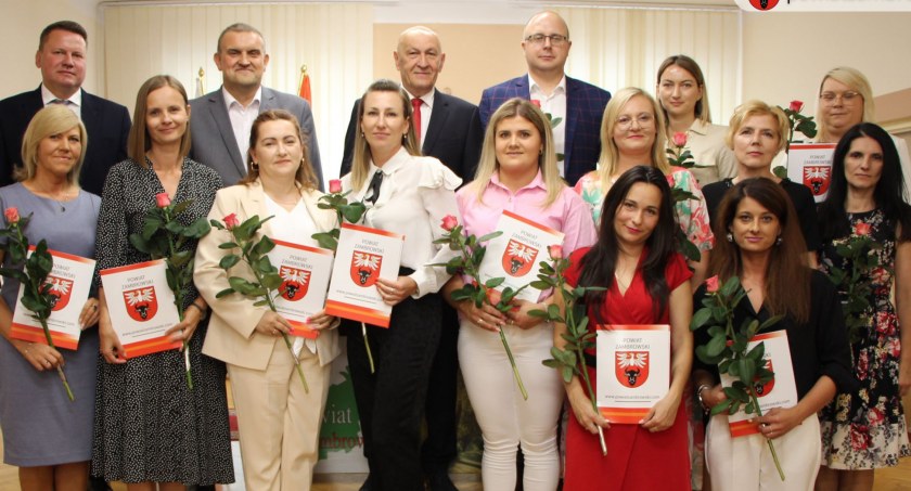 Nowi nauczyciele mianowani w powiatowych placówkach oświatowych [FOTO]