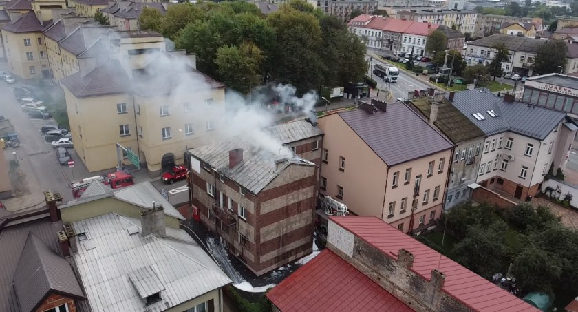 Pożar domu przy ul. Łomżyńskiej w Zambrowie [FOTO+VIDEO]
