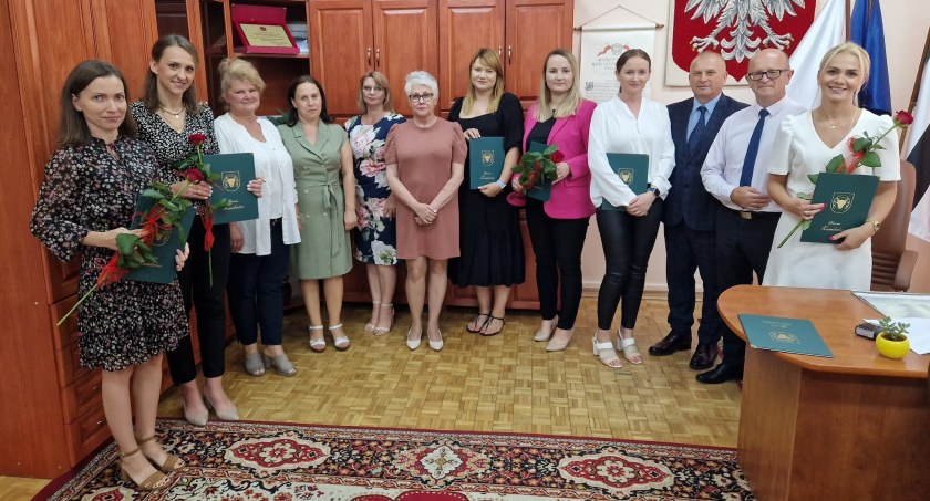 Nowi nauczyciele mianowani w gminnych placówkach oświatowych [FOTO]