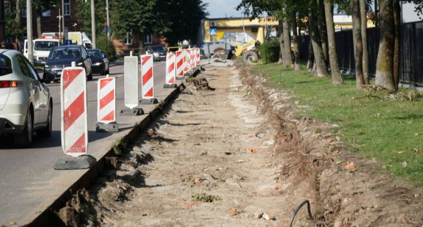 Zatoka parkingowa powstaje przy ZSA [FOTO]