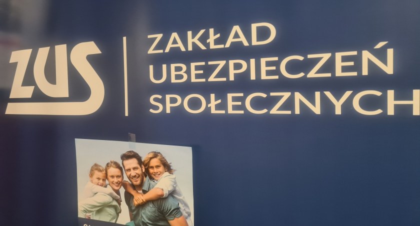 ZUS wypłaca świadczenie 500+