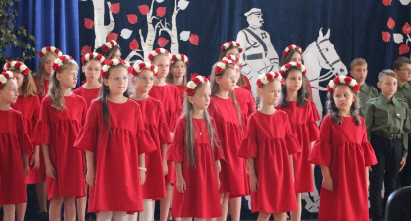  Uroczysty Dzień Patrona w Szkole Podstawowej w Rutkach-Kossakach [FOTO]
