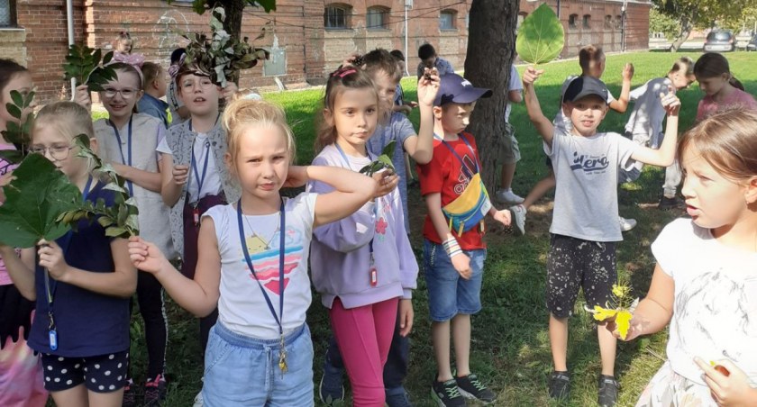 Drugoklasiści z „Trójki” świętowali Dzień Spadającego Liścia [FOTO]