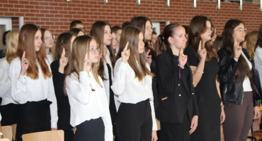 Święto patrona i ślubowanie klas pierwszych w ILO w Zambrowie [FOTO]