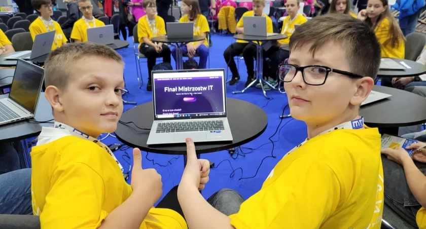 Uczniowie z Zambrowa Finalistami II Ogólnopolskich Mistrzostw IT w kategorii cyberbezpieczeństwo [FOTO]