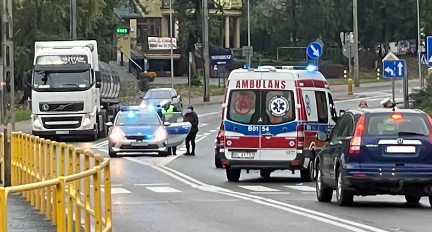 74-latka potrącona na przejściu dla pieszych w Zambrowie [FOTO]