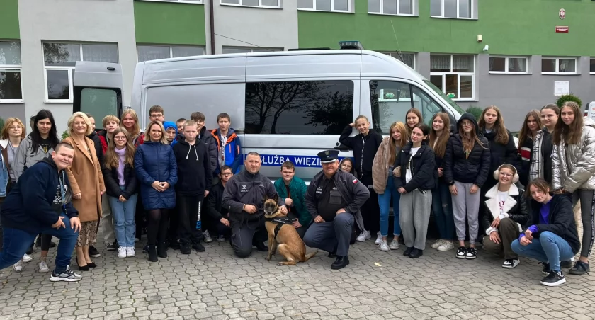 “W służbie prawu” – spotkanie ze służbą więzienną w SP 3 w Zambrowie [FOTO]