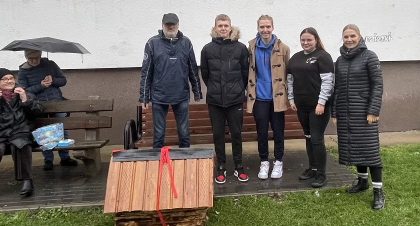 Wolontariusze z SKW„Silni razem” przekazali budę na rzecz bezdomnych kotków [FOTO]