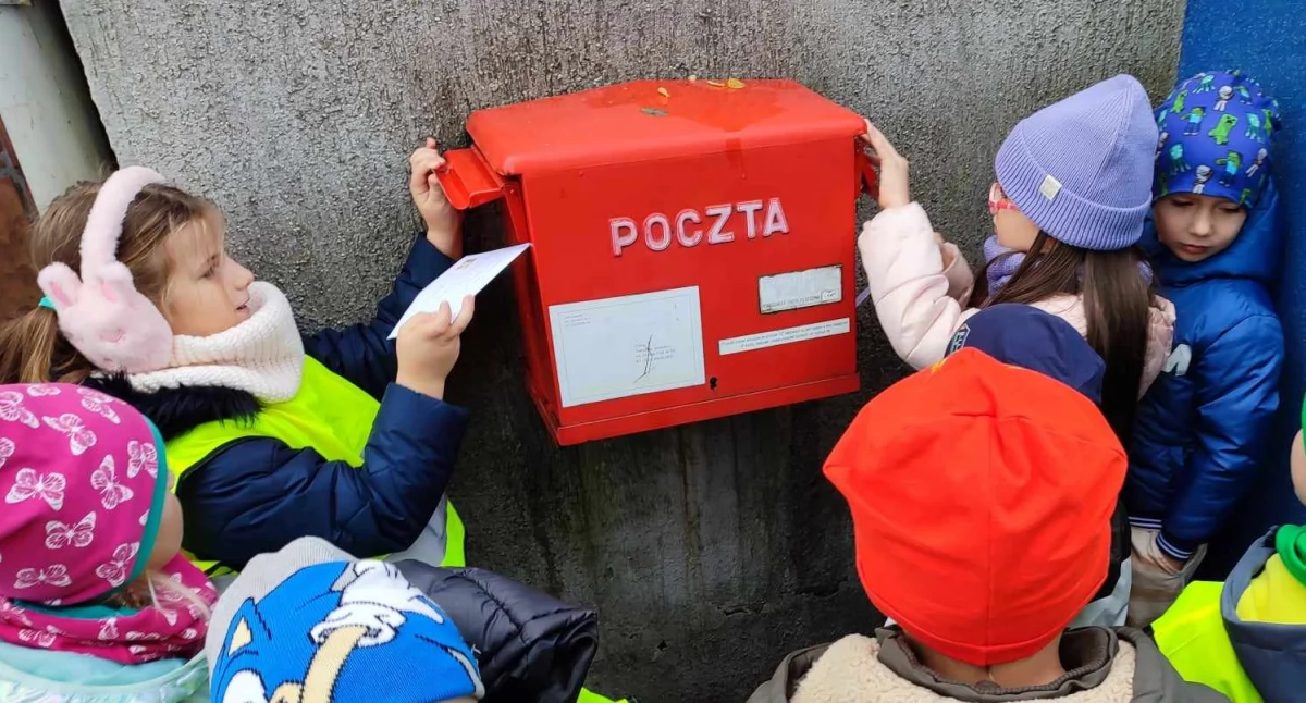 Wycieczka na pocztę przedszkolaków z MP5 [FOTO]
