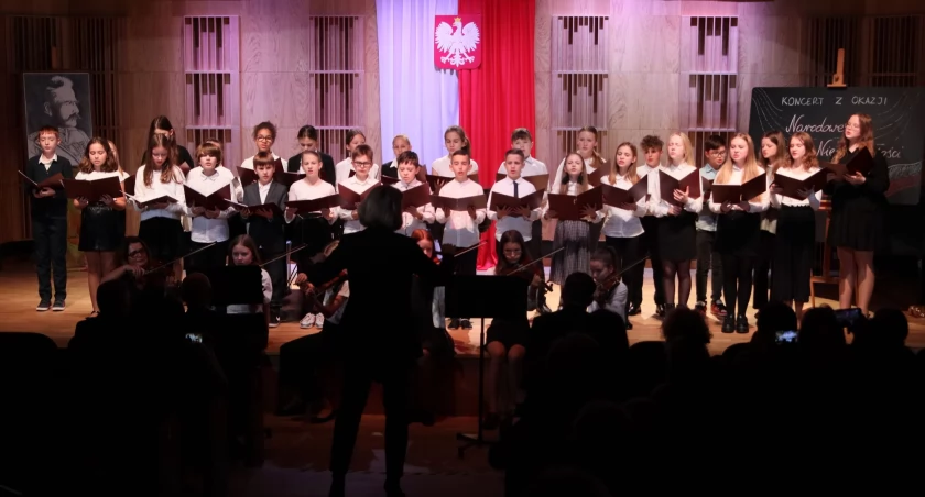 Patriotyczny koncert z okazji 105. rocznicy odzyskania niepodległości [FOTO]