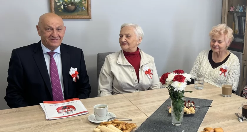 Stowarzyszenie Szansa w Zambrowie uczciło Narodowe Święto Niepodległości [FOTO]