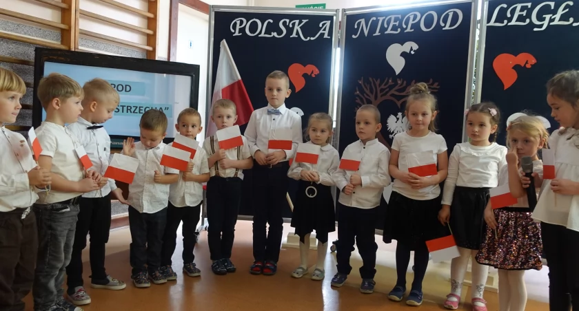 Narodowe Święto Niepodległości w Szkole Podstawowej w Starym Skarżynie [FOTO]