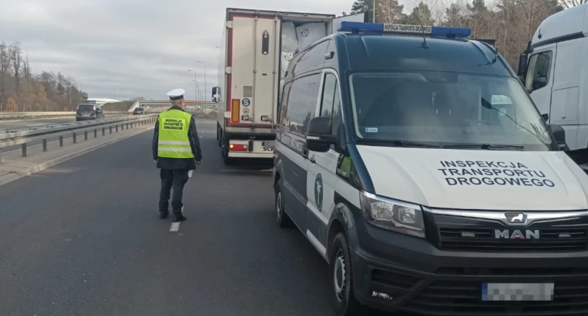 Nieoznakowana ciężarówka z odpadami na S8 [FOTO]