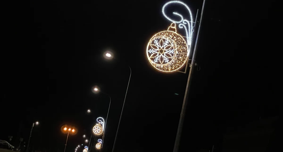 Świąteczne iluminacje pojawiły się na ulicach Zambrowa [FOTO]