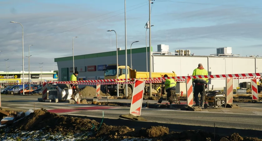 Trwa przebudowa przejścia dla pieszych niedaleko galerii handlowej Vendo Park w Zambrowie [FOTO]