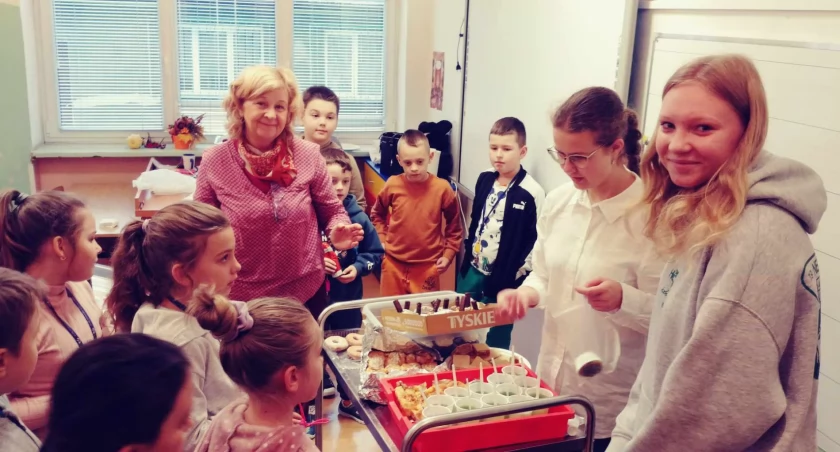 Charytatywny kiermasz słodkości na rzecz Aleksandra Rytelewskiego [FOTO]