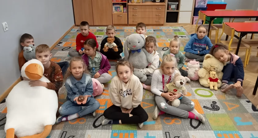 Światowy Dzień Pluszowego Misia w świetlicy szkolnej w zambrowskiej „Czwórce” [FOTO]