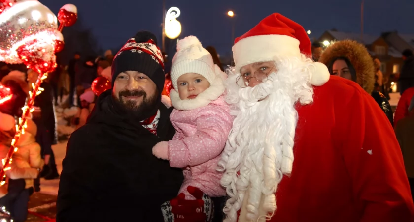 Bożonarodzeniowe choinki rozświetliły Zambrów [VIDEO+FOTO]