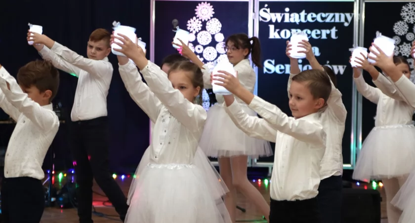 Świąteczny koncert dla seniorów w Kołakach Kościelnych [FOTO+VIDEO]