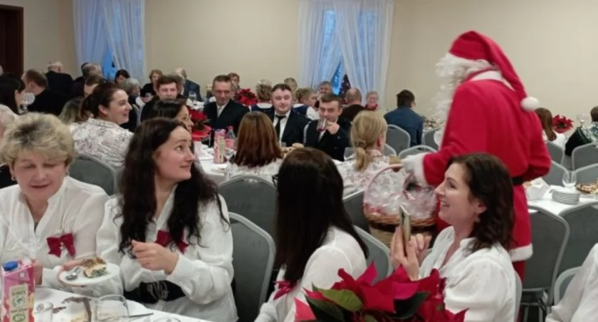 Spotkanie Wigilijne Kół Gospodyń Wiejskich, Stowarzyszeń i Zespołów z gminy Zambrów [FOTO]