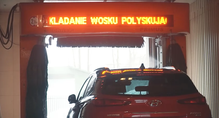 Automatyczna myjnia samochodowa przy ul. Polowej w Zambrowie - przyjedź i sprawdź, jak czysty może być twój samochód! [VIDEO]