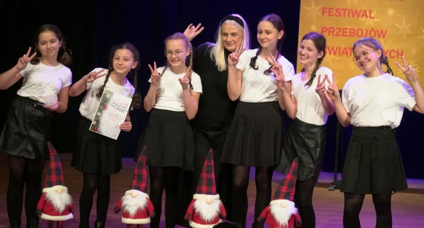 Poznaliśmy nazwiska laureatów Ogólnopolskiego Festiwalu Przebojów Świątecznych pt. „Gwiazdka na Święta” [FOTO]