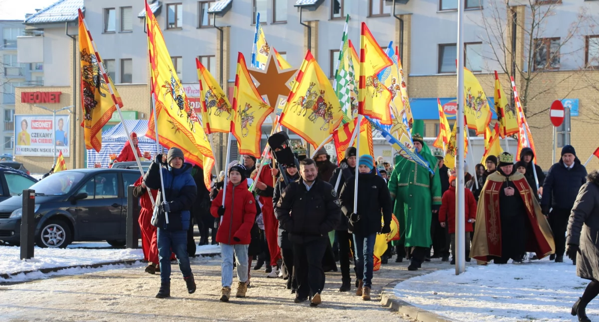 Orszak Trzech Króli przeszedł ulicami Zambrowa [FOTO+VIDEO]
