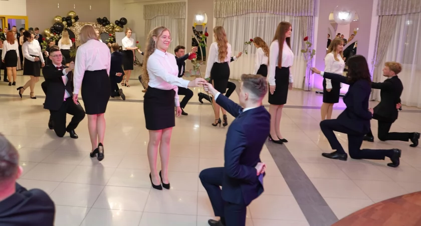 Sezon studniówkowy w Zambrowie rozpoczęty! Studniówka ILO 2024 [FOTO+VIDEO]