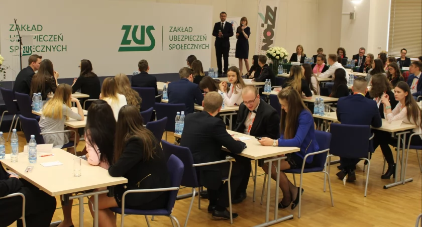 Znamy już szkoły, które przeszły do II etapu olimpiady z wiedzy o ubezpieczeniach społecznych 