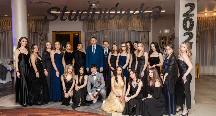 Studniówka ZS1 2024 - zdjęcia grupowe