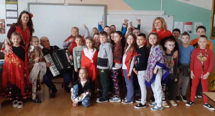 Warsztaty taneczno-muzyczne w klasie II a w SP 3 w Zambrowie [FOTO]