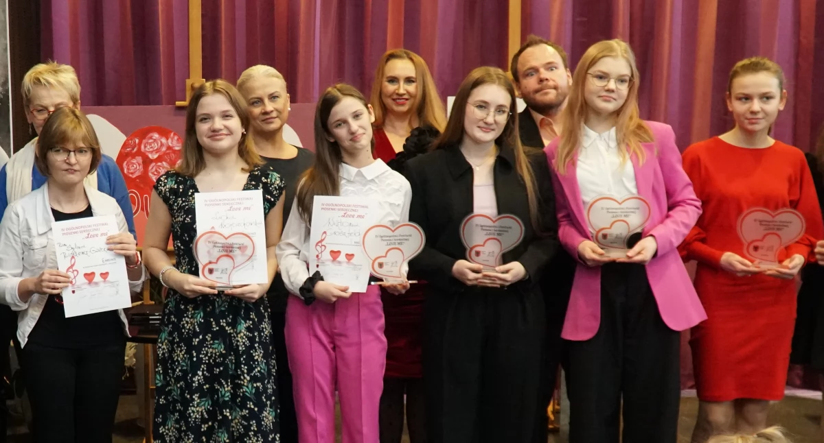 Laureaci IV Ogólnopolskiego Festiwalu Piosenki Serdecznej „LOVE ME” 2024 nagrodzeni! [FOTO]