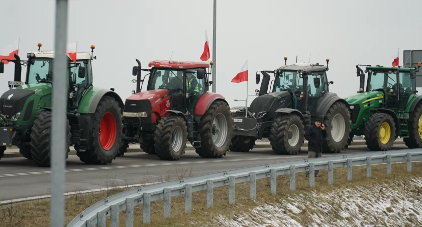 Protest rolników w Jeżewie zakończony. S8 jest już przejezdna [AKTUALIZACJA]