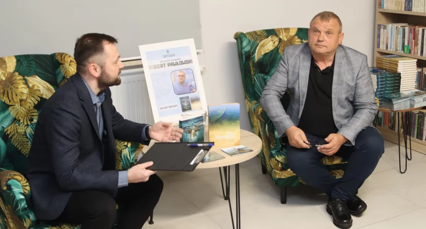 Spotkanie autorskie z Robertem Pawłowskim [FOTO]