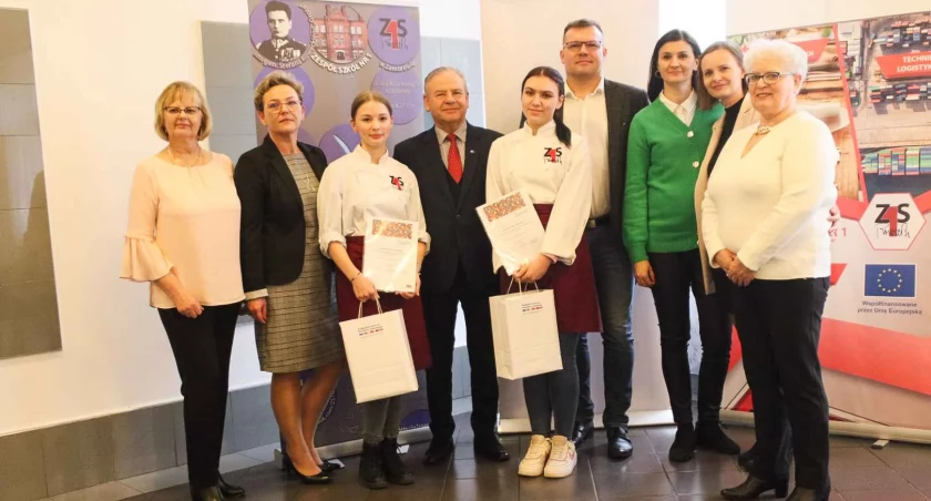 Eliminacje szkolne do wojewódzkiego konkursu pt. „Gotuj z klasą” w ZS1 w Zambrowie [FOTO]