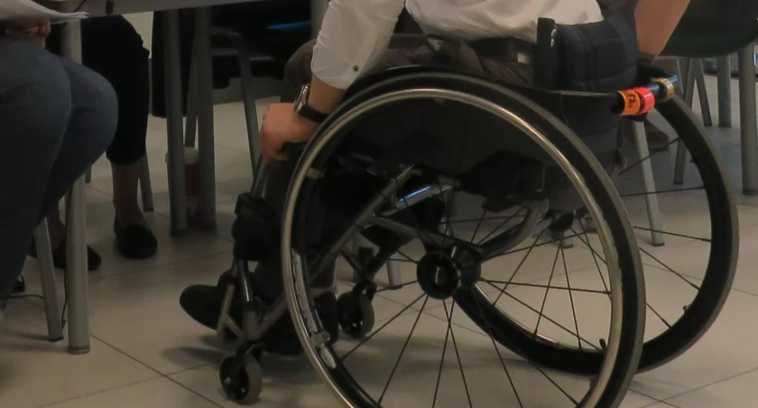 Od marca 2024 więcej osób może skorzystać z 500 plus dla niesamodzielnych 