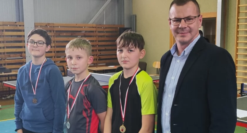 Powiatowe Igrzyska Dzieci w tenisie stołowym [FOTO+WYNIKI]