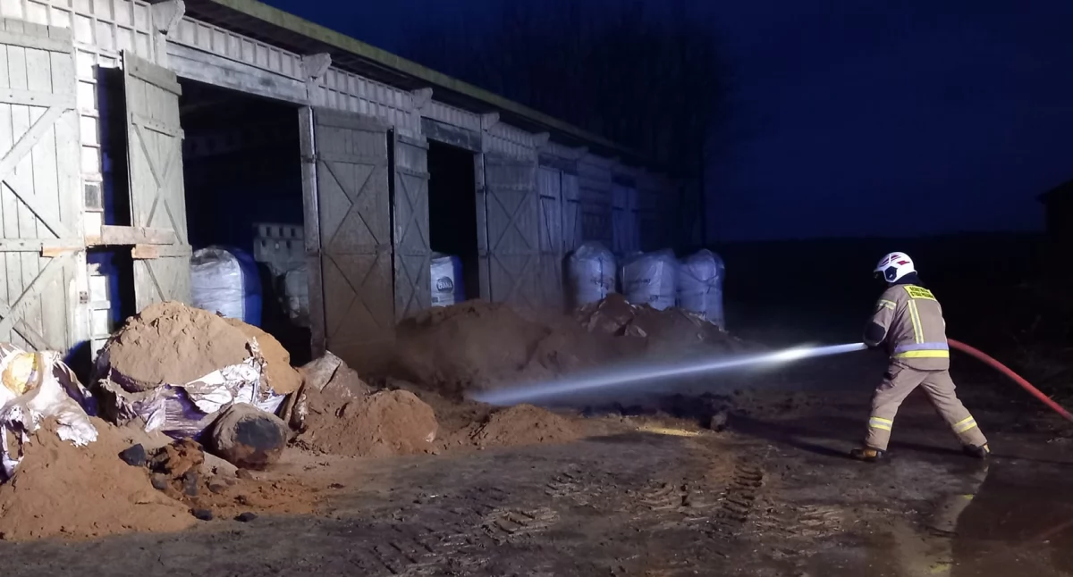 Pożar mączki kostnej w gminie Rutki [FOTO]