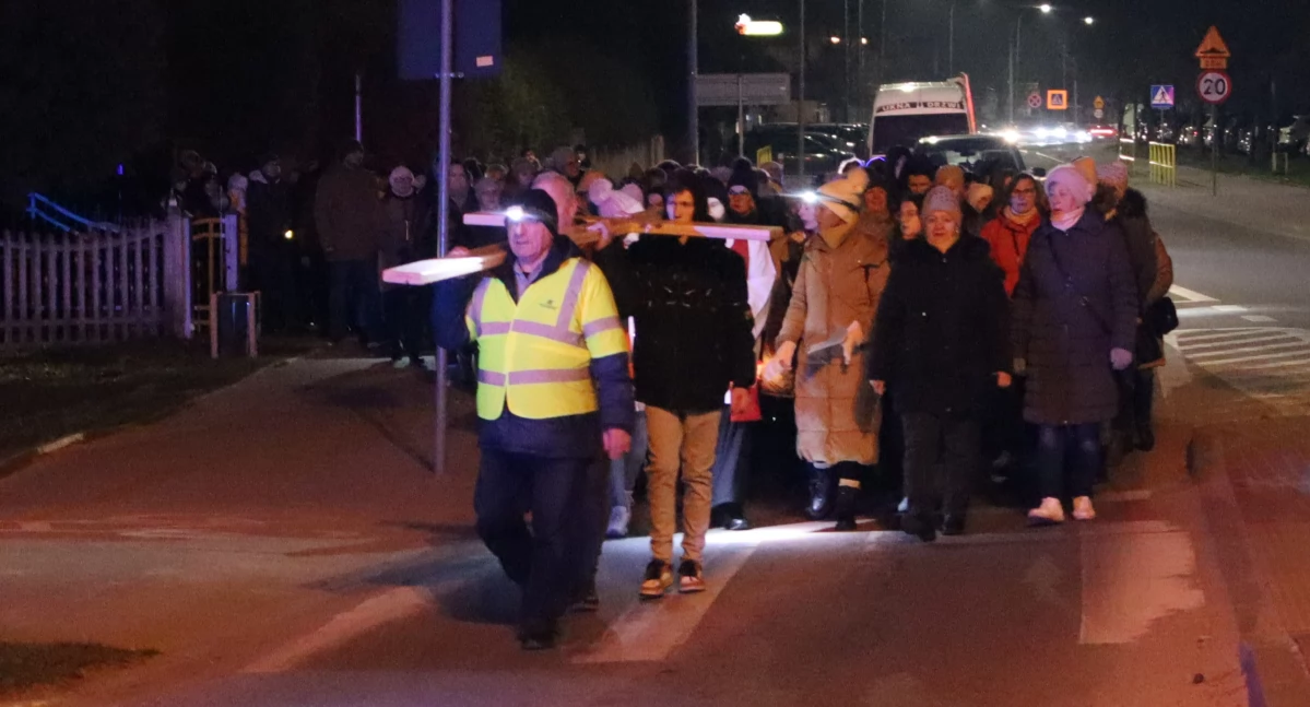 Droga krzyżowa do Tabędza [FOTO]