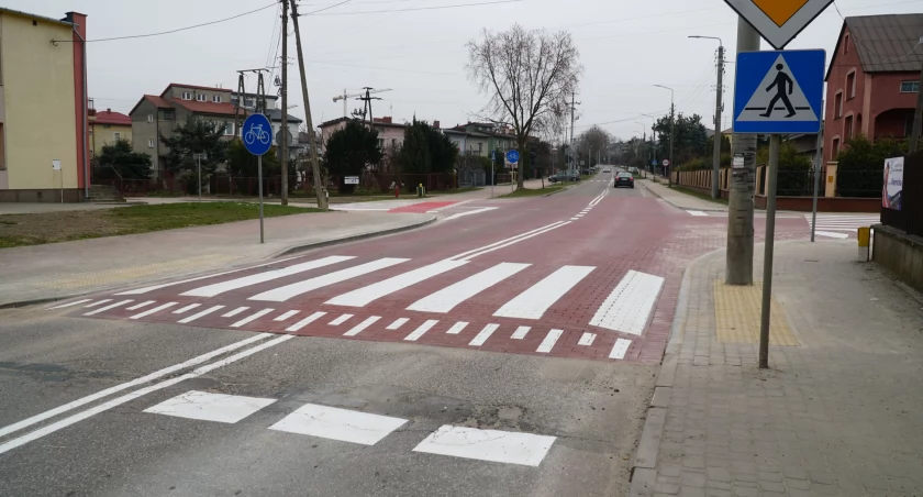 Zakończyła się budowa wyniesionego skrzyżowania ulic Obrońców Zambrowa i Cmentarnej [FOTO]