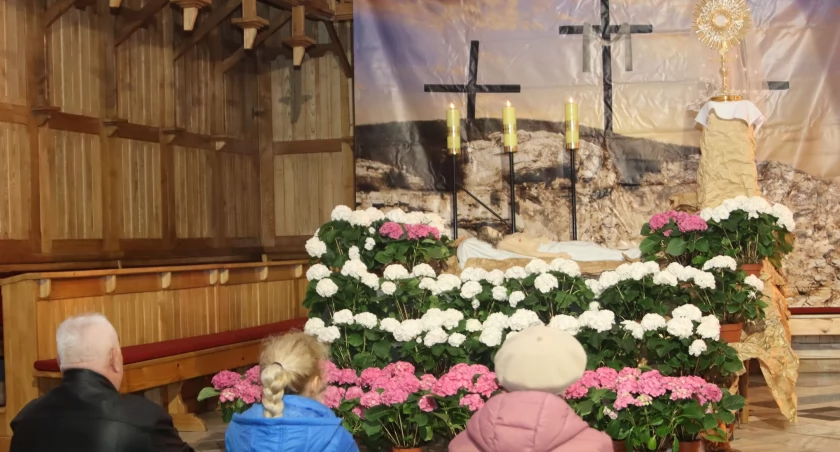 Groby Jezusa w zambrowskich kościołach [VIDEO+FOTO]